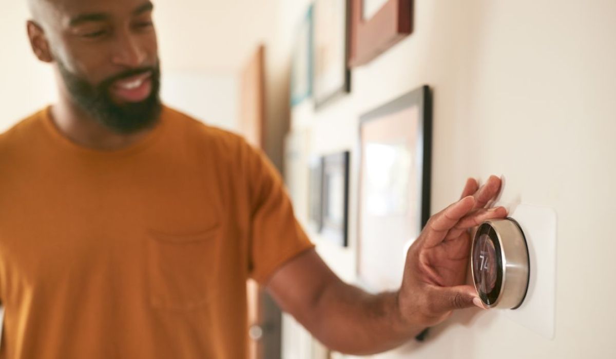 Image of an Elkhorn technician repairing a furnace